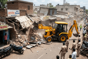 Akkalkot Municipality Launches Massive Crackdown; Bulldozers Flatten Encroachments to Clear City Roads
