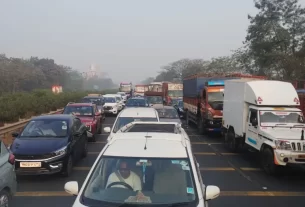Actress Sonali Kulkarni Stuck in Mankhurd Traffic for 5 Hours; Calls the Experience 'Extremely Scary'