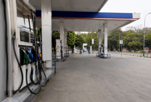 Fact Check: Will Petrol Pumps Be Closed Every Sunday? PIB Reveals the Truth.