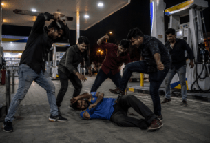 Nagpur Shocker: Six Armed Miscreants Brutally Attack Petrol Pump Employee in Kelwad; Incident Caught on Camera