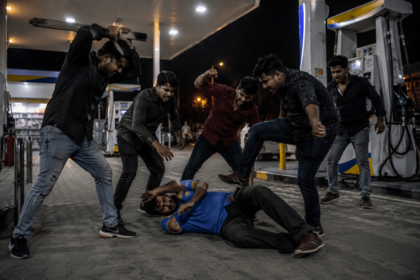 Nagpur Shocker: Six Armed Miscreants Brutally Attack Petrol Pump Employee in Kelwad; Incident Caught on Camera

