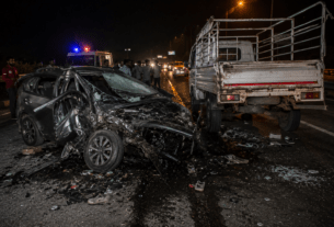 Midnight Horror in Pune: Speeding Car Collides with Pickup; 8 Seriously Injured, Vehicle Smashed to Pieces.