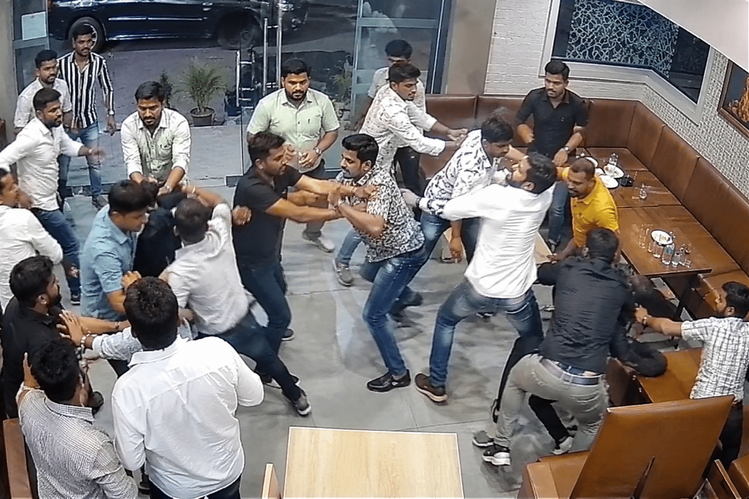 Violent Brawl Erupts at Sahajpur Phata in Daund!