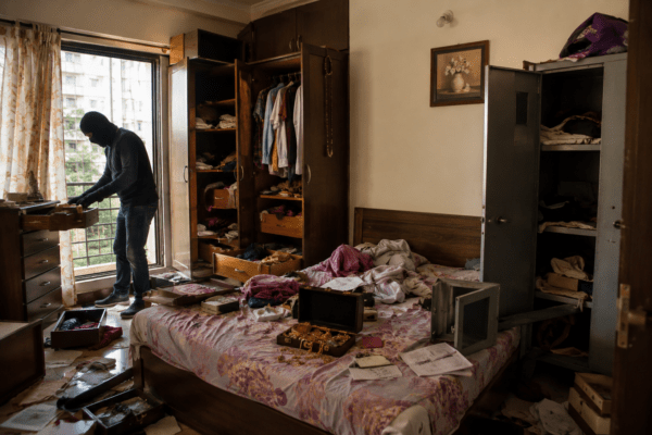 Yoga Session Turns into Nightmare: Thief Loot’s BEST Employee's Home in Mumbai!

