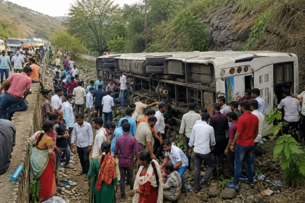 Miracle on Mumbai-Agra Highway: 60 Lives Saved as ST Bus Overturns After Driver Faints! 
