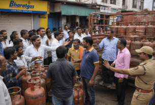 Cooking Gas Crisis in Paithan: Citizens Hit the Streets as Home Delivery Stops and Shortages Mount