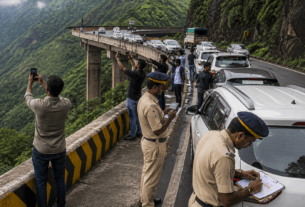 Selfie Craze Turns Costly: Traffic Police Crack Down on Commuters Stopping for Photos at Mumbai-Pune Expressway 'Missing Link'