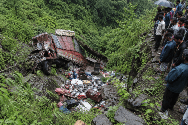 Satara Horror: Truck Carrying Household Goods Plunges into Valley, 4 Lives Lost