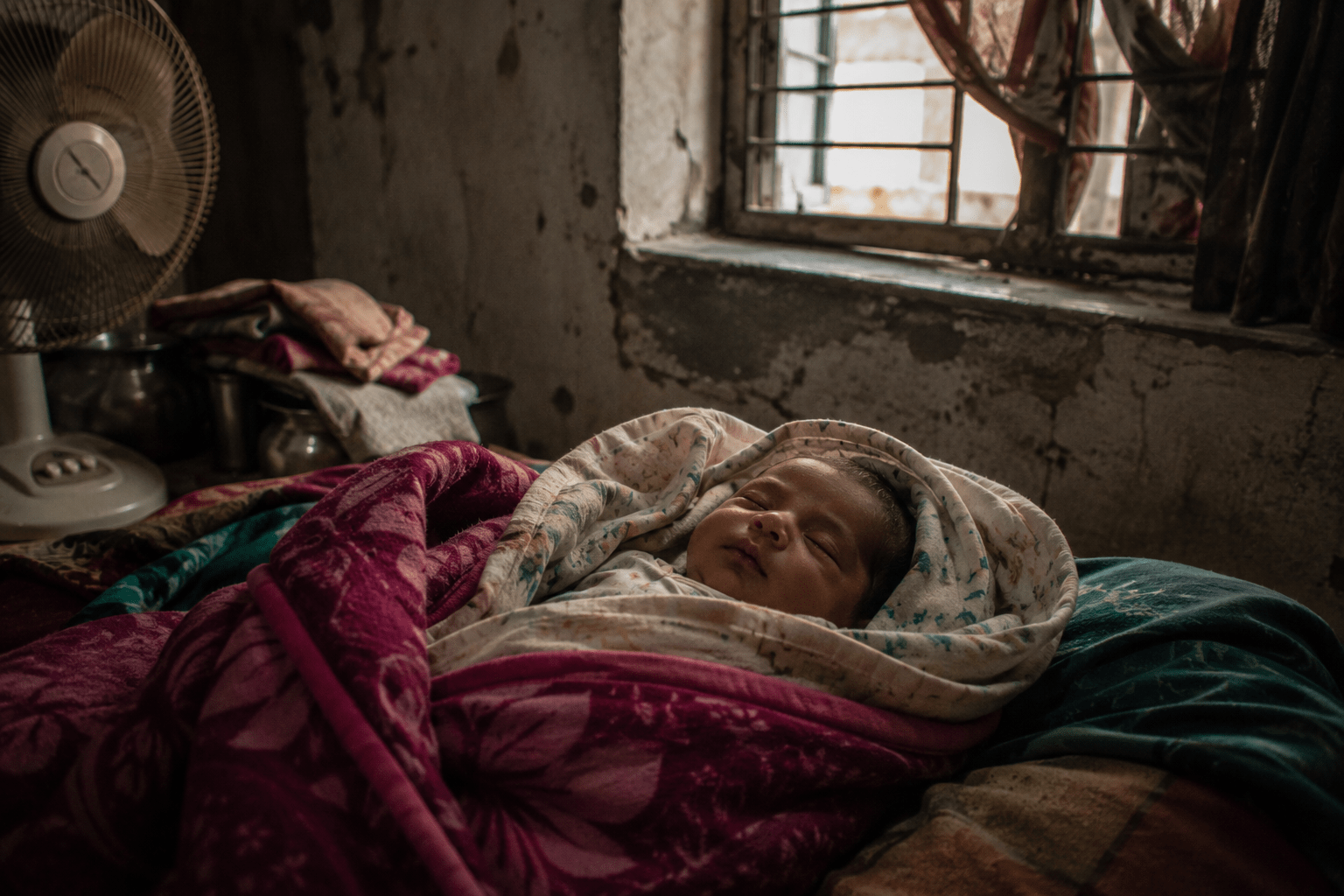 5-Day-Old Newborn Suffocates to Death in Extreme Heat; Police Case Registered Against Parents After Postmortem Revelations!