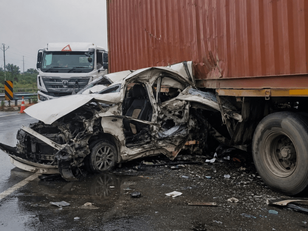 Speeding Car Rams Into Container; Two Women And A Child Killed
