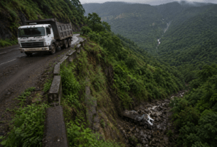 Tragedy in Amboli Ghat: Dumper Parked Overnight, Driver’s Body Found in 1200-Foot Deep Valley!