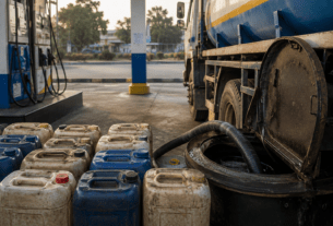 Fake Fuel Crisis Busted: Guardian Minister Sanjay Shirsat Conducts Surprise Raid on Petrol Pump Hoarding 3,000 Liters of Diesel!