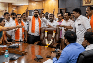 Political Drama in Ambernath: BJP Protests Against Municipal Chief Officer's Absence by Garlanding an Empty Chair!
