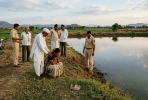 पुण्यासारख्या सुसंस्कृत शहरातून माणुसकीला काळिमा फासणारी एक अत्यंत संतापजनक घटना समोर आली आहे. रक्ताच्या नात्यावरचा विश्वास उडावा, अशी ही घटना ऐकून तुमचंही डोकं सुन्न होईल. एका नराधम आजोबानेच आपल्या ९ वर्षांच्या चिमुरड्या नातीवर अत्याचार करण्याचा प्रयत्न केला आहे.पुण्यातील पर्वती पायथा परिसरात ही घटना घडली. ५० वर्षांच्या एका व्यक्तीने नात्याची सर्व मर्यादा ओलांडून आपल्या सख्ख्या नातीला निर्जनस्थळी नेलं आणि तिथे तिच्यावर अत्याचाराचा प्रयत्न केला. पण म्हणतात ना, 'देव तारी त्याला कोण मारी'. त्याच वेळी काही स्थानिक नागरिकांच्या ही बाब लक्षात आली. नागरिकांनी आरडाओरडा करताच त्या नराधमाचे काळे कृत्य उघड झाले आणि त्या चिमुरडीचा जीव वाचला. बातमी वाऱ्यासारखी पसरली आणि पाहता पाहता शेकडो नागरिक तिथे जमा झाले. संतापलेल्या जमावाने या नराधमाला चांगलाच चोप दिला. "त्याला आमच्या हवाली करा," अशा घोषणा देत नागरिकांनी संताप व्यक्त केला, ज्यामुळे परिसरात काही काळ तणावाचे वातावरण निर्माण झाले होते. अखेर पोलिसांनी तातडीने धाव घेत मध्यस्थी केली आणि आरोपीला जमावाच्या तावडीतून सोडवून सुरक्षितपणे पोलीस ठाण्यात नेले. सध्या या नराधमावर गुन्हा दाखल करण्याची प्रक्रिया सुरू असून पीडित बालिकेला वैद्यकीय तपासणीसाठी पाठवण्यात आले आहे. या घटनेने पुन्हा एकदा अनेक गंभीर प्रश्न उपस्थित केले आहेत, ज्यावर विचार करण्याची वेळ आली आहे. प्रशासनाला आमचा सवाल आहे की: अशा नराधमांना कायद्याचा धाक का उरलेला नाही? लहान मुलांच्या सुरक्षिततेसाठी कठोर कायदे असूनही, त्यांची अंमलबजावणी करण्यात आपण कुठे कमी पडतोय का? अशा प्रवृत्तींना समाजात मोकाट फिरू न देण्यासाठी फास्ट ट्रॅक कोर्टाच्या माध्यमातून तात्काळ फाशीची शिक्षा का दिली जात नाही? आणि समाजाला आमचा सवाल आहे की: आज घराबाहेरच नाही, तर रक्ताच्या नात्यातही आपली मुलं सुरक्षित नाहीत का? जर त्या दिवशी नागरिकांनी सतर्कता दाखवली नसती, तर त्या चिमुरडीचं काय झालं असतं? आपण आपल्या पाल्यांना 'गुड टच' आणि 'बॅड टच' बद्दल वेळीच जागरूक करतोय का? तुमचं याबद्दल काय मत आहे? आम्हाला नक्की कळवा. पाहत राहा, पुणे न्यूज. धन्यवाद.