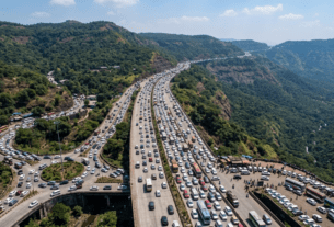 Mumbai-Pune Expressway Gridlock: Massive Traffic Jams as Weekend Travelers Swarm Lonavala