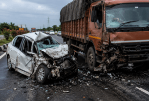 Tragedy on Solapur-Pune Highway: Two Friends Killed as Car Rams into Truck!