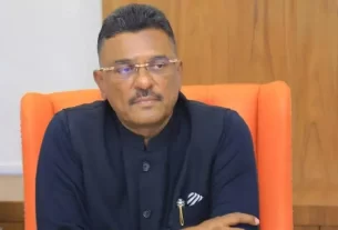 MLA Pratap Sarnaik Slams Overcharging Stall Owner at Lonavala Bus Stand; Forced to Refund Lady Passenger