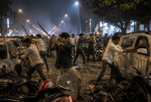 Terror in Kolhapur: Gang Vandalizes 25 Vehicles with Swords in Retaliation; City Gripped by Panic!
