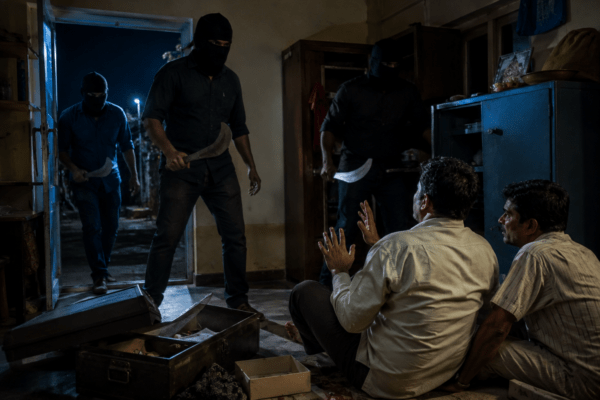 Armed robbers strike four places in one night; chilling details emerge from Pune!