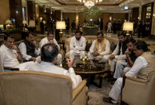 First Photo of Rebel Shiv Sena MPs Surfaces from Five-Star Hotel; Who is the 'Big Leader' with Them?