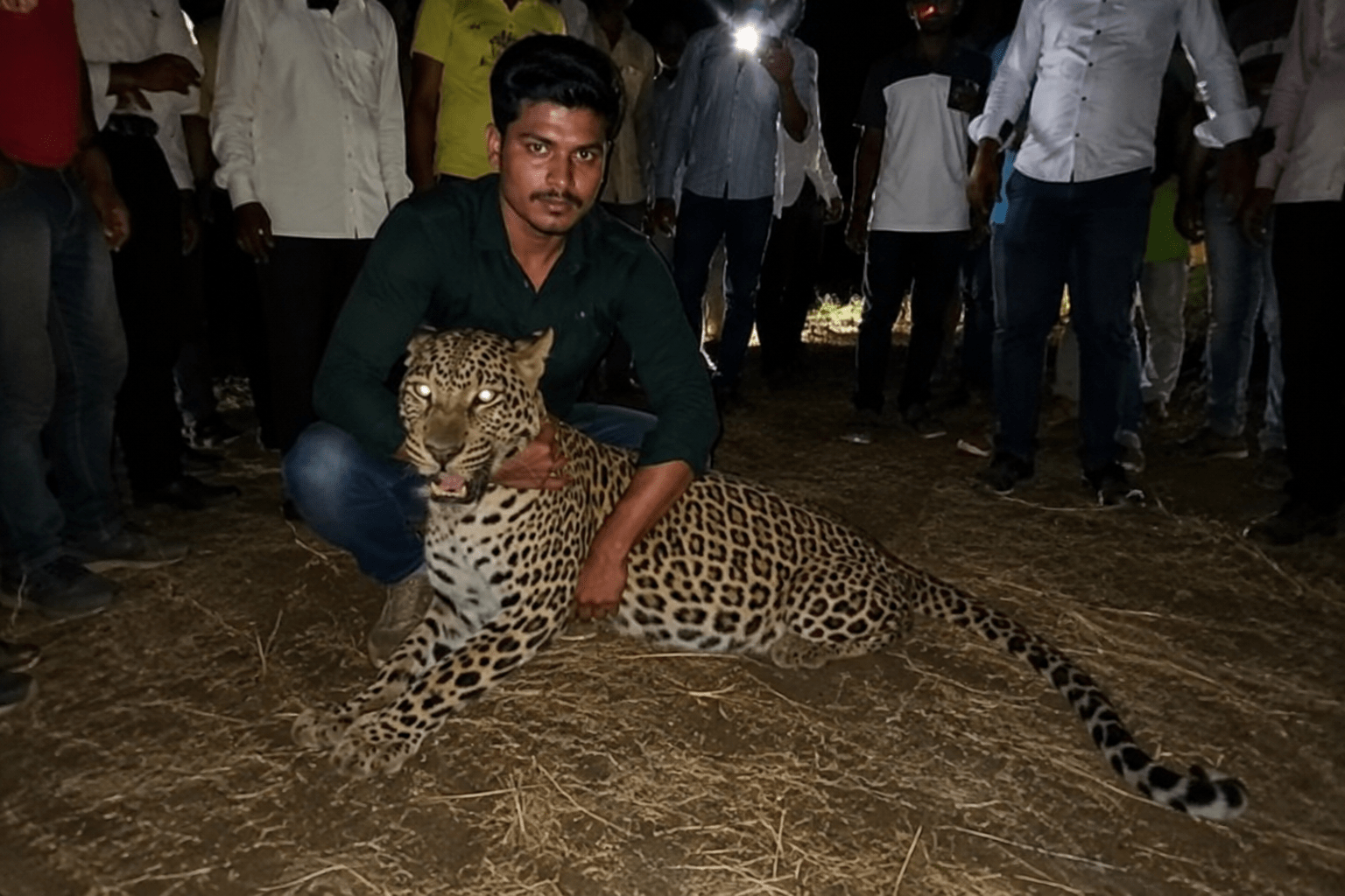 Young Farmer Mukesh Dongare Fights Off and Captures Leopard Alive in Jamner.