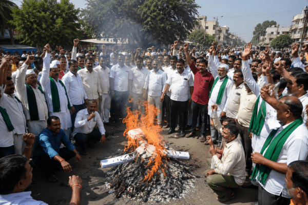 Swabhimani Shetkari Sanghatana Rallies at Manchar! Government's Loan Waiver GR Burned in Protest: "Why Blanket Write-Offs for Corporates But Strict Rules for Farmers?"