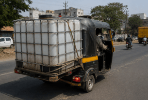 Shocking Video Goes Viral! 800 Litres of Diesel Transported Openly in an Auto-Rickshaw in Nanded, Sparks Massive Safety Concerns