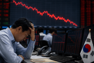 South Korean Stock Market Crashes; Massive Tech Sell-off Triggers Trading Halt and 10% Plunge.
