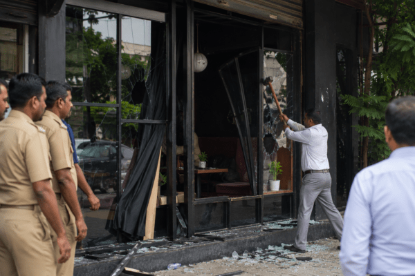 Crackdown on "Couple-Seating" Coffee Shops: Illegal Cabins and Black Glass Removed in Chhatrapati Sambhajinagar