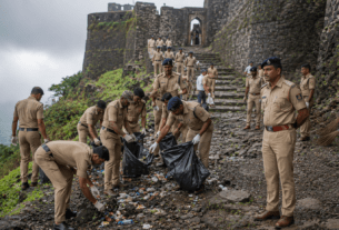 Administration in Action: Ratnagiri SP Nitin Bagate Visits Gopalgad Fort Amidst Ownership Row; Police Lead Cleanup Drive!