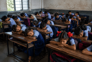 Municipal Schools Defy Rules: Morning Classes Leave Young Students Napping on Benches!
