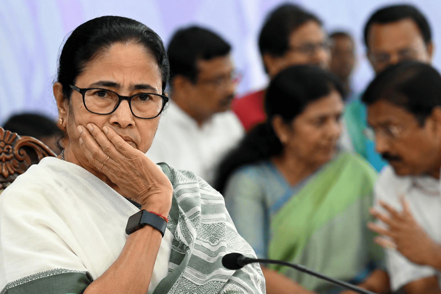 Political Earthquake in TMC: 22 MPs Ready to Split? Mamata Banerjee Faces Severe Crisis in Delhi.
