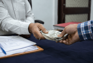 Ambernath Revenue Officer Caught Red-Handed Accepting Bribe of ₹20,000 for 7/12 Mutation.
