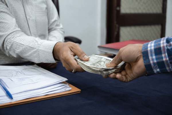 Ambernath Revenue Officer Caught Red-Handed Accepting Bribe of ₹20,000 for 7/12 Mutation.

