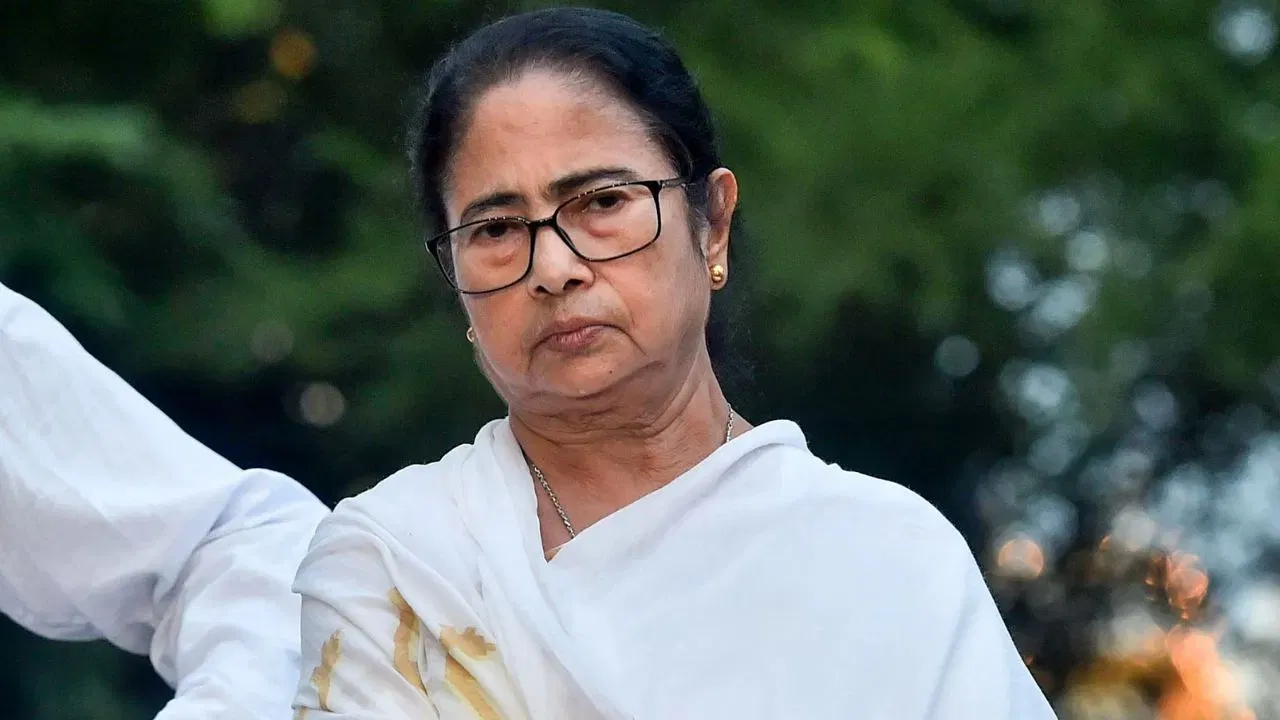 TMC Crisis Deepens: 23 MPs Reportedly in Touch with Rebel Camp, West Bengal Politics on the Edge
