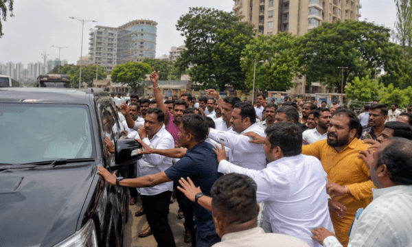 Political Battleground Navi Mumbai: Shinde-Sena Workers Confront Ganesh Naik's Convoy, Escalating Tensions Within the Alliance!
