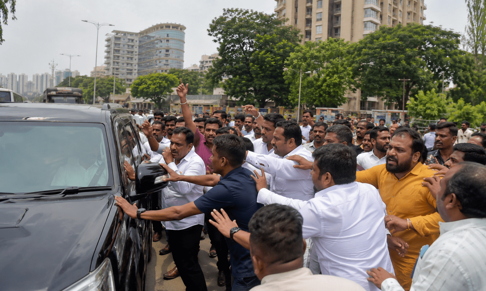 Political Battleground Navi Mumbai: Shinde-Sena Workers Confront Ganesh Naik's Convoy, Escalating Tensions Within the Alliance!