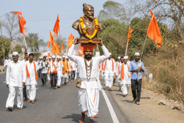 Shivbhakt Walks Miles Carrying a 39kg Statue of Chhatrapati Shivaji Maharaj on His Head