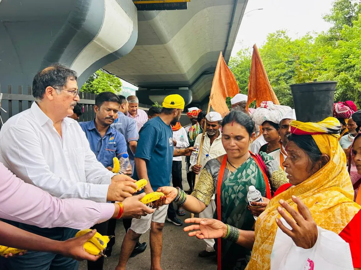 Pune: Three Generations of Khan Family Continue Selfless Service