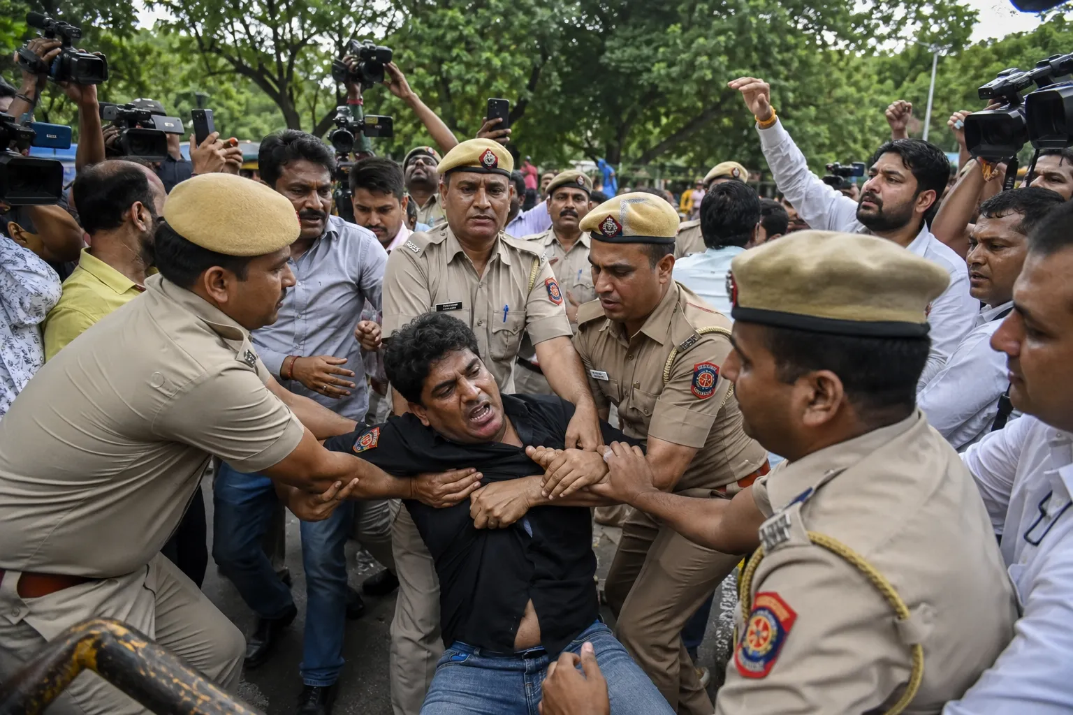 Delhi Jantar Mantar Protest Turns Violent: CJP Founder Abhijeet Dipke Detained Amid Monsoon Session Security Clampdown