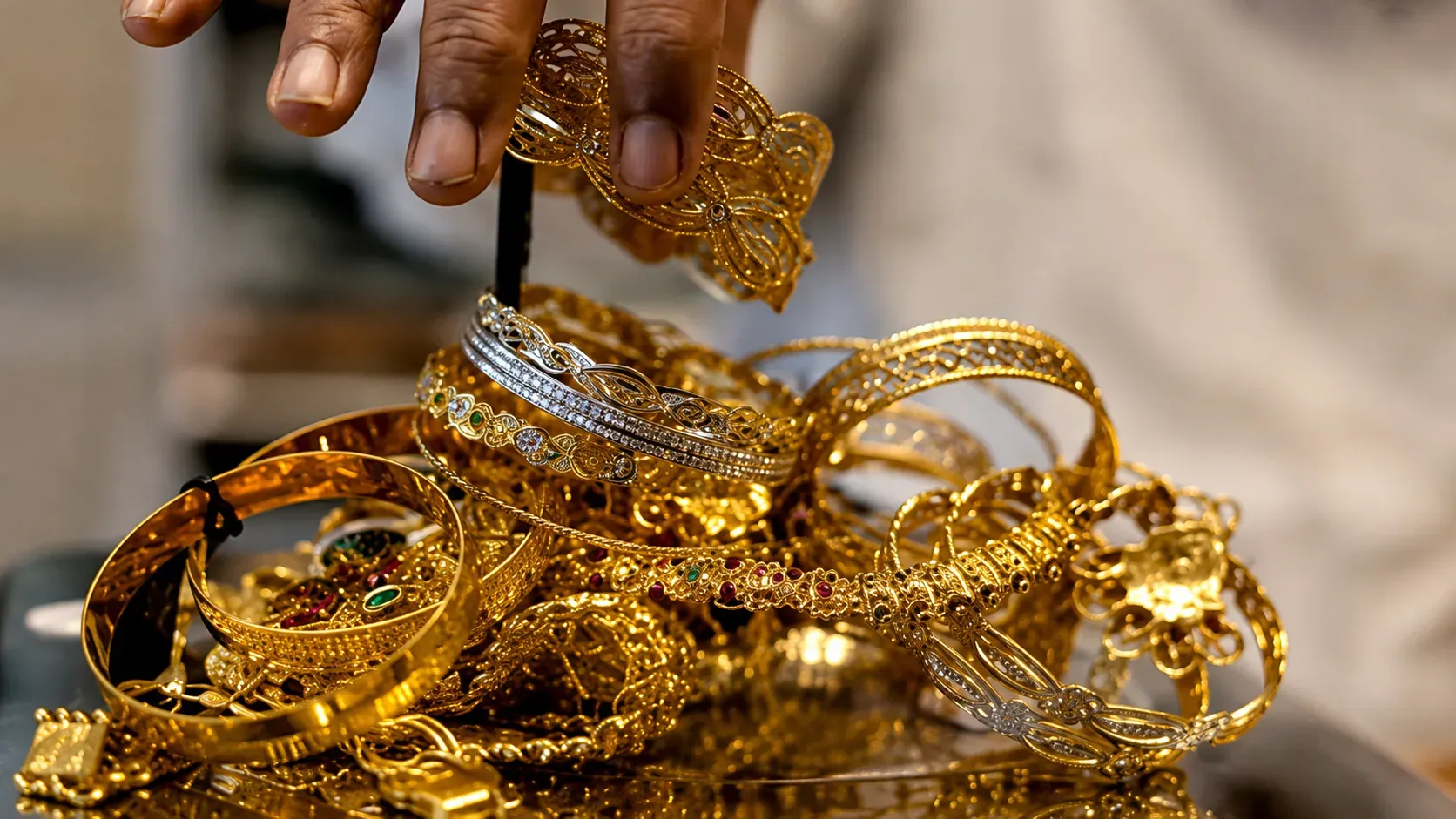 Social Media Friendship Betrayed: MBA Graduate Steals Gold Ornaments