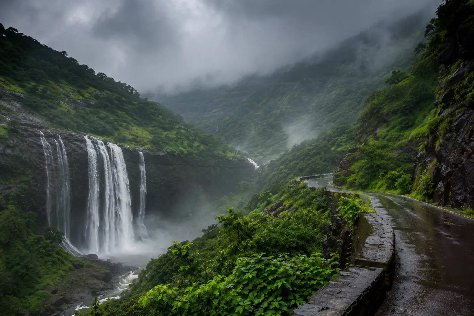 Heavy Monsoon Showers Lash Satara! Mahabaleshwar Records 168 mm Rainfall