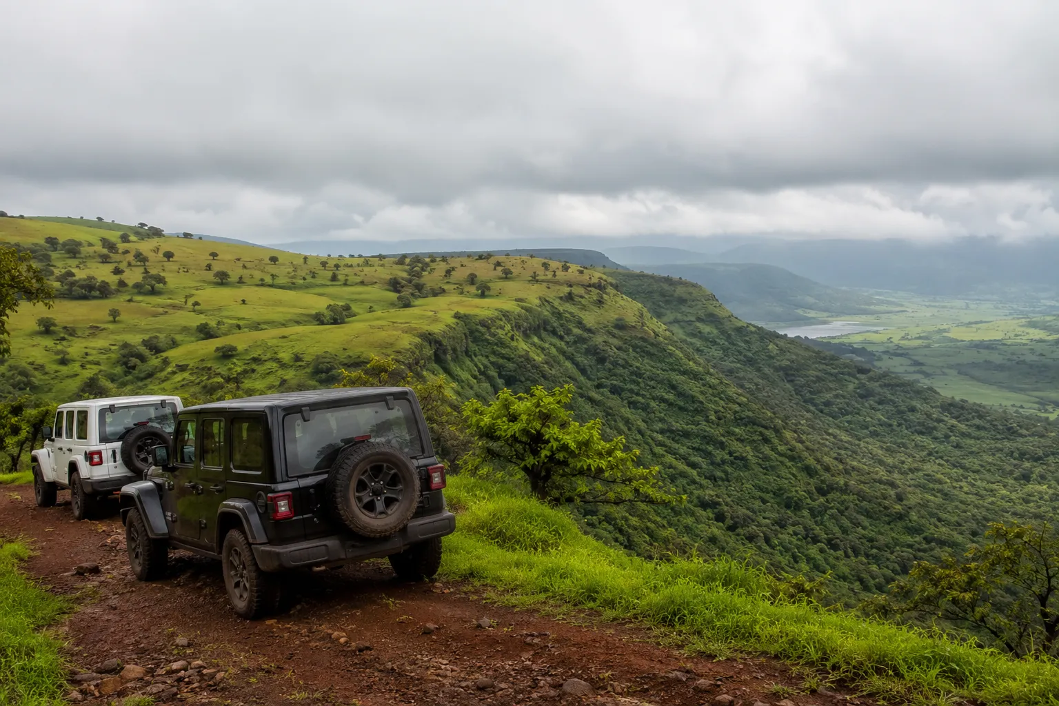 Tourism in the Name of Investigation! Action Against 3 Pune Police Personnel for Sightseeing at Kaas Plateau, Increments Frozen