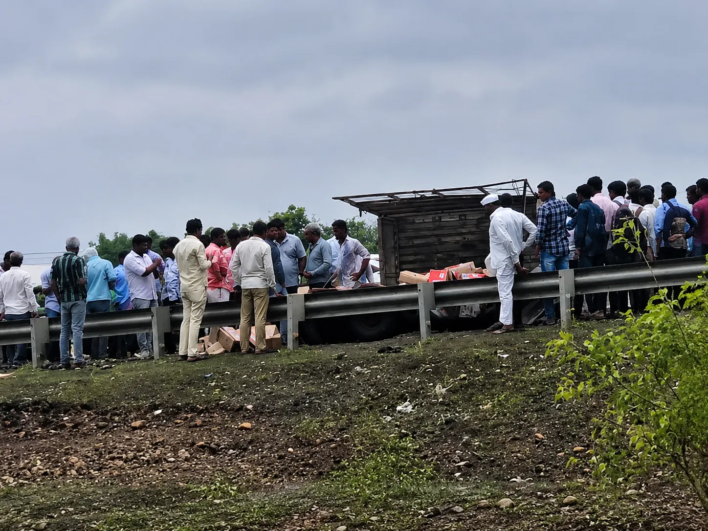 Liquor Pickup Overturns on Pune–Solapur Highway