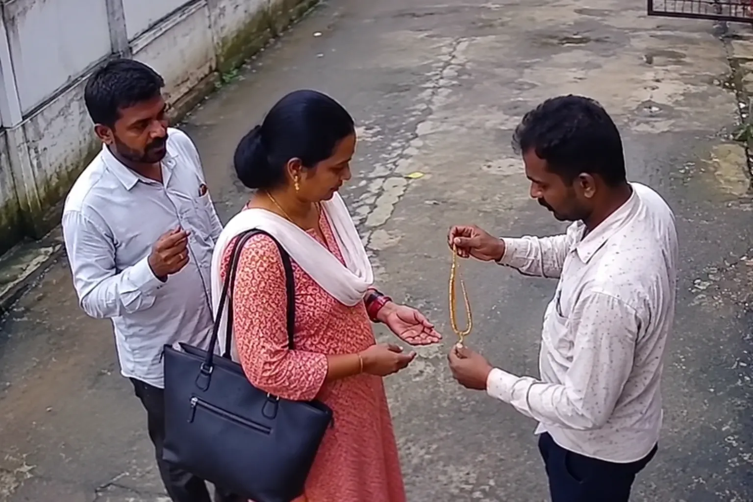 Woman Duped of ₹3 Lakh Gold Jewellery in Nagpur