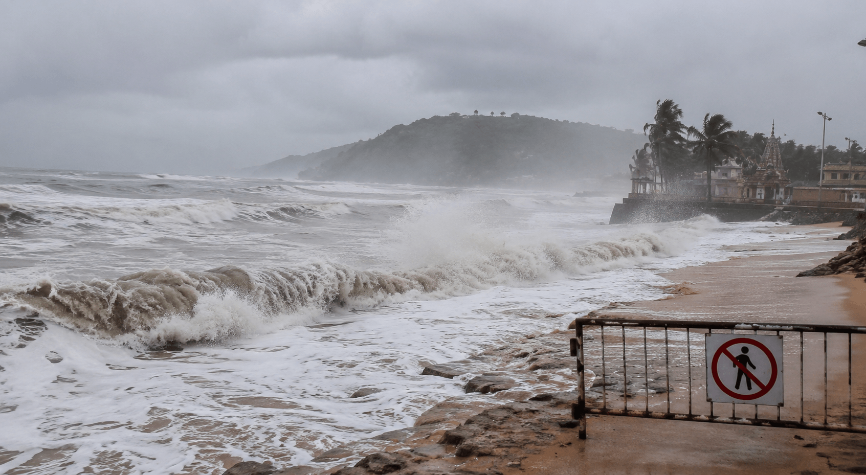 Ratnagiri Monsoon Alert: High Waves and Rough Arabian Sea Force Administration to Close Ganpatipule Beach for Tourist Safety!