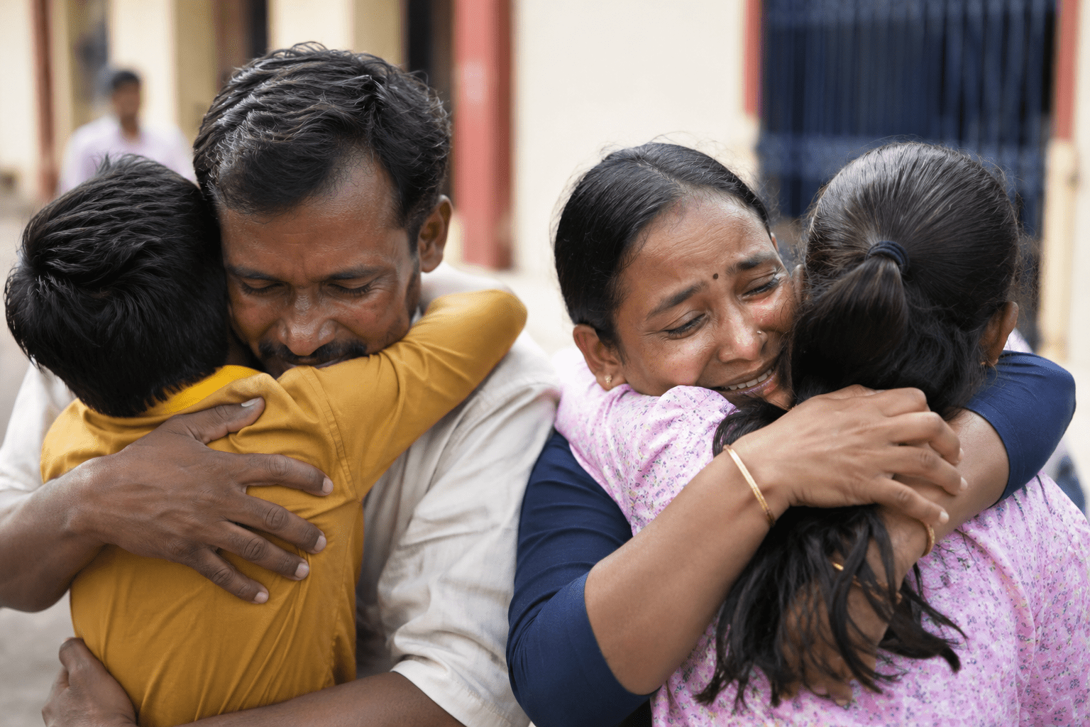 Tears of Joy at Nagpur Central Jail: Imprisoned Parents Break Down as They Softly Embrace Their Children in Emotional 'Galabhet'