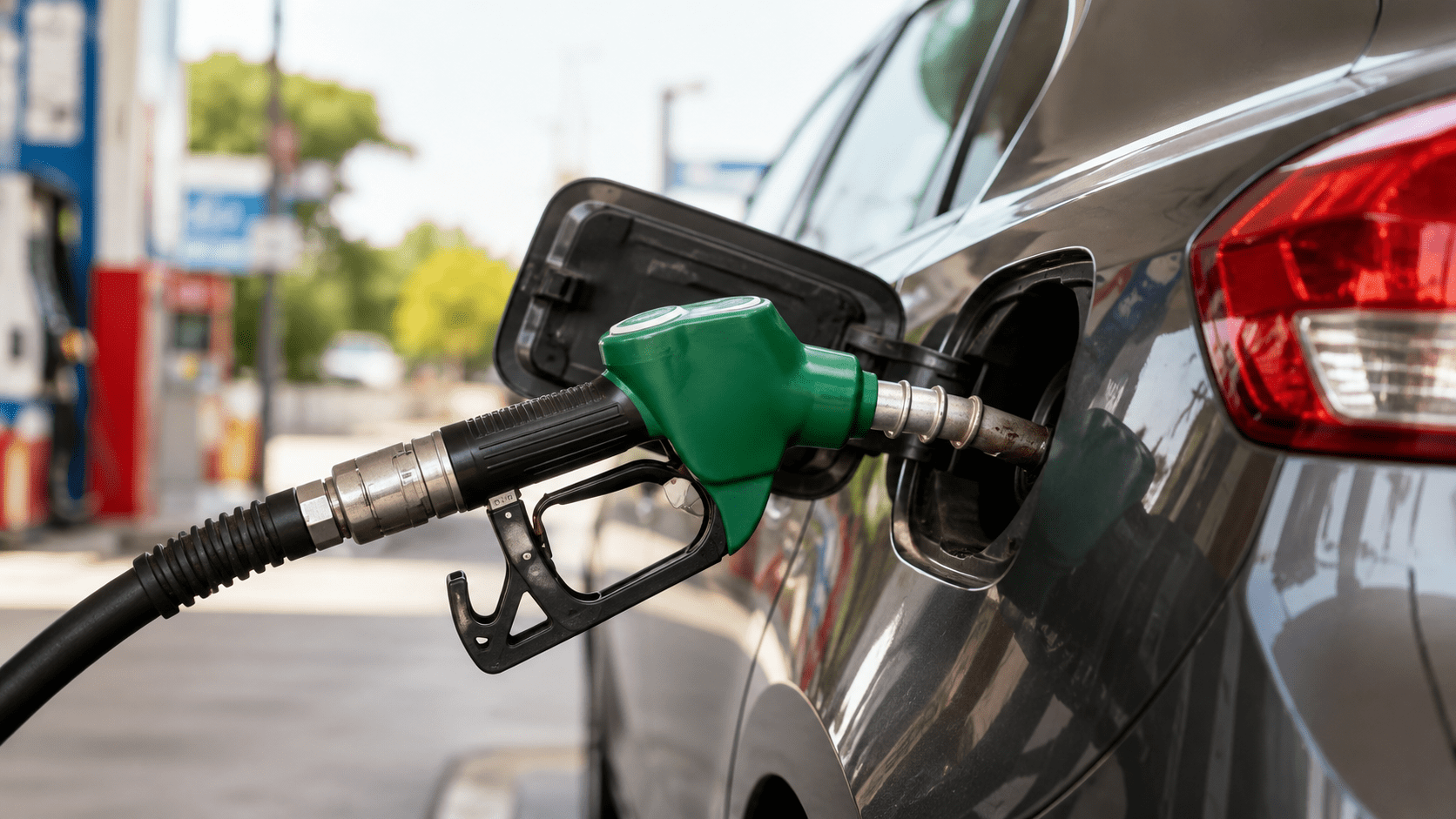 E20 Petrol Myth-Busting: Petroleum Minister Dismisses Viral Claims of Engine Damage and Water Wastage; Assures Vehicle Safety