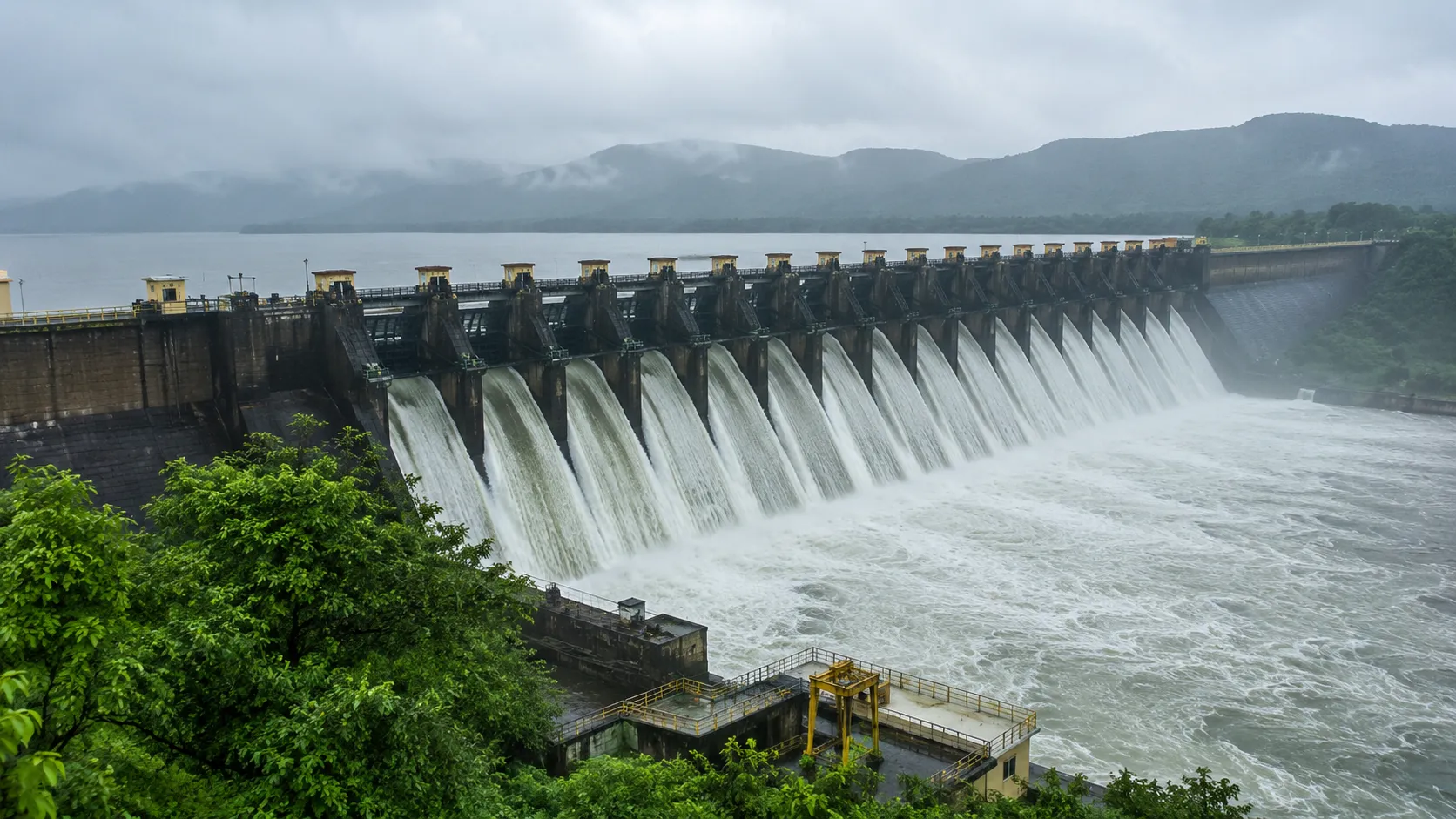 Khadakwasla dam reaches 62percent; Administration issues alert