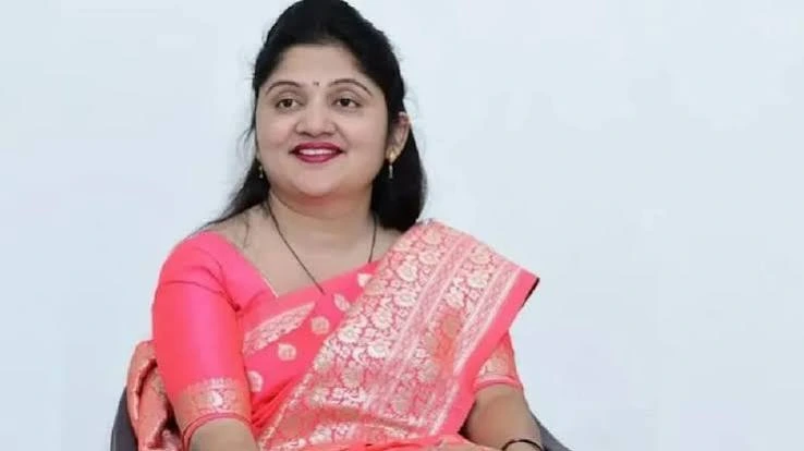 Big Setback for Uddhav Thackeray as Senior Leader Shubhangi Patil J